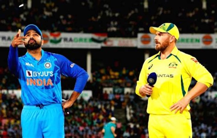 
3rd T20I: Bhuvi back in playing XI as India win the toss and elect to bowl first against Australia 