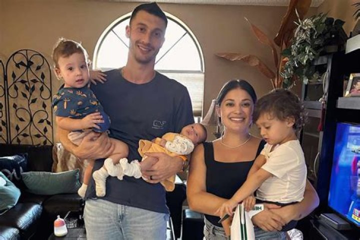 
’90 Day Fiancé’ ‘s Loren and Alexei Share ‘Obligatory Family’ Photos on Thanksgiving 