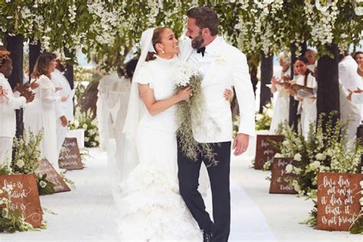 
Actress Jennifer Lopez and Ben Affleck wedding Viral Pics and Video on Twitter, Reddit 