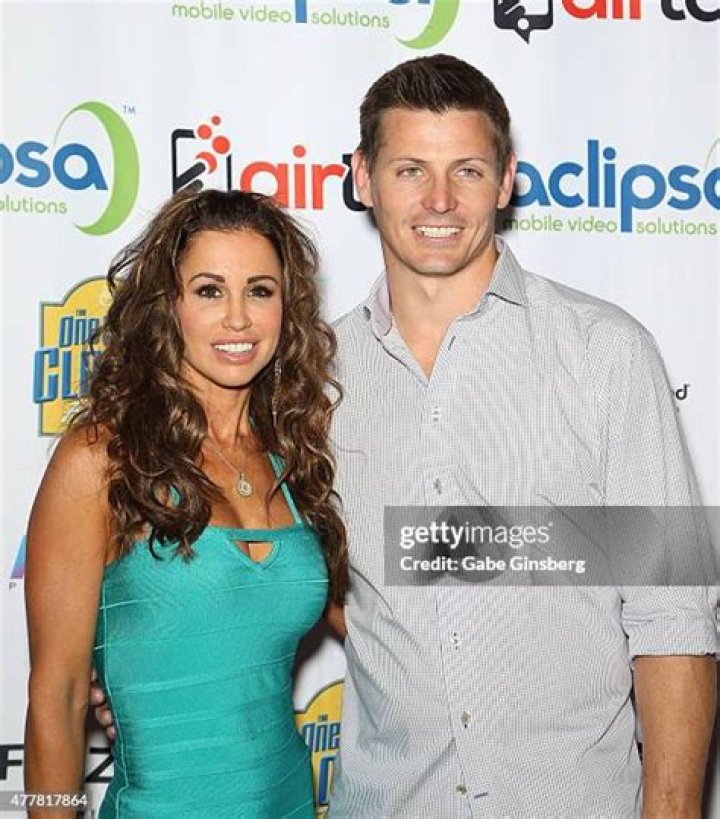 
Adam Archuleta Football Wife Jennifer Walcott and Family 