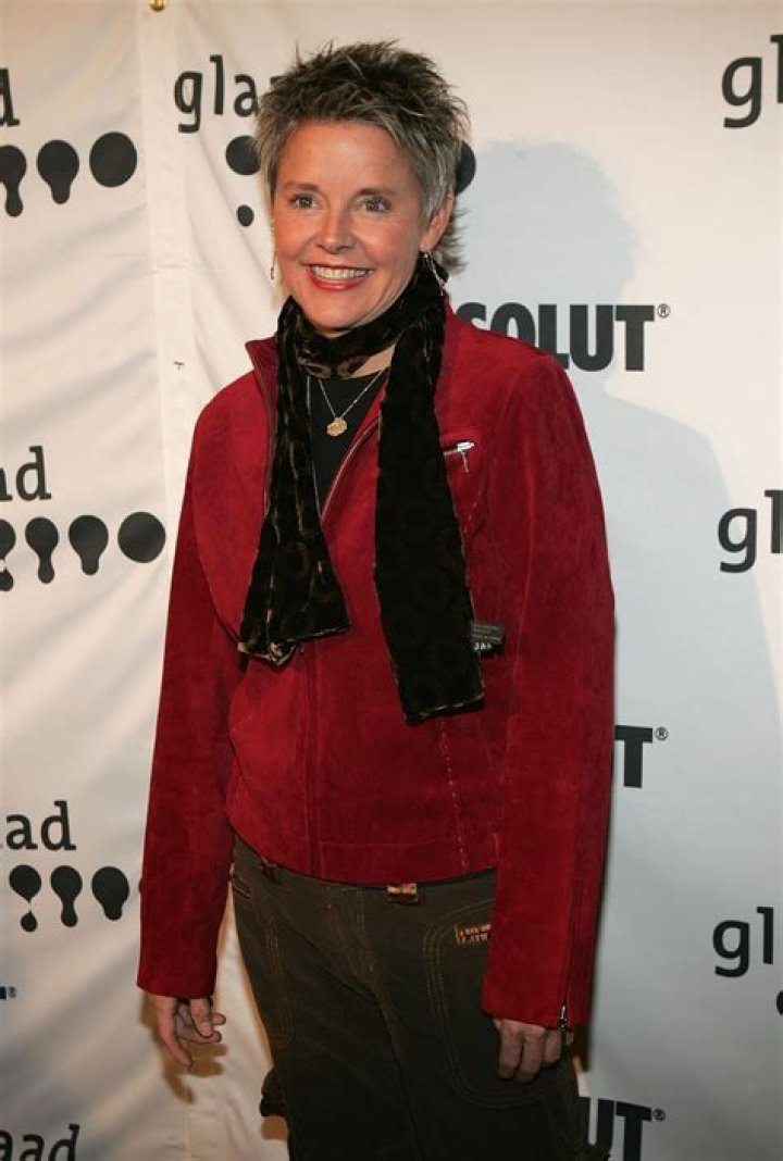 Amanda Bearse Height, Weight, Net Worth, Age, Birthday, Wikipedia, Who, Instagram, Biography