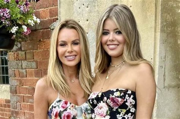
Amanda Holden’s Sister Debbie Holden – Are They Twins? 