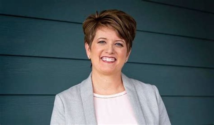 Angie Hicks Height, Weight, Net Worth, Age, Birthday, Wikipedia, Who, Nationality, Biography