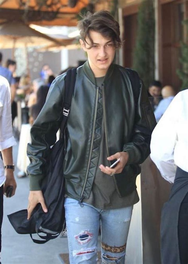 
Anwar Hadid Height, Weight, Net Worth, Age, Birthday, Wikipedia, Who, Nationality, Biography 