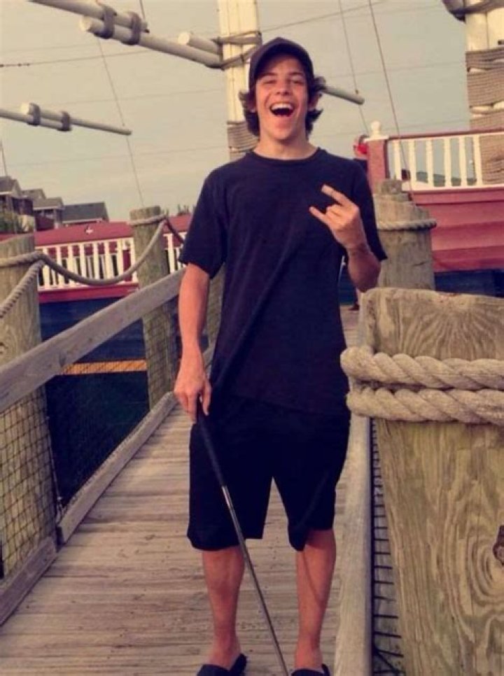 
Aparri (gamer, youtuber) Wiki Bio, age, height, face, net worth, family, facts 