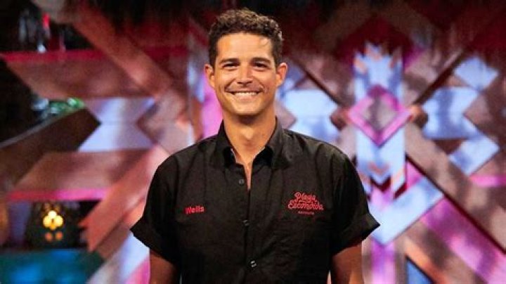 
‘Bachelor in Paradise’: Wells Adams Teases the ‘Sexiest Season’ Ever After First Look is Unveiled 