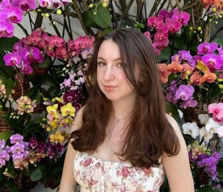 Bella Thier Height, Weight, Net Worth, Age, Birthday, Wikipedia, Who, Nationality, Biography