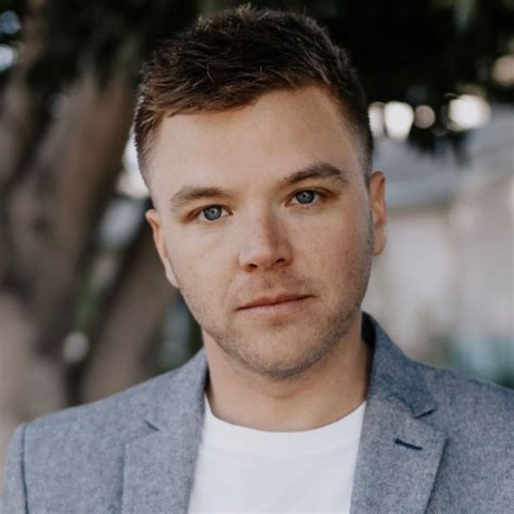 
Brett Davern Height, Weight, Net Worth, Age, Birthday, Wikipedia, Who, Nationality, Biography 