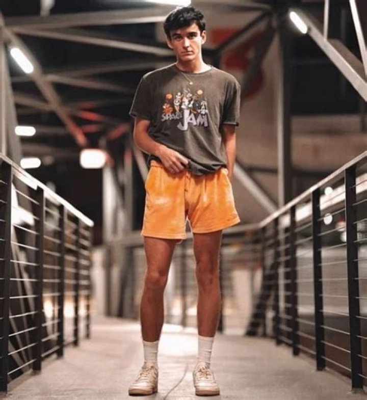 
Can Der Koch Height, Weight, Net Worth, Age, Birthday, Wikipedia, Who, Nationality, Biography 