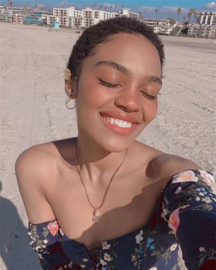 China Anne Mcclain Height, Weight, Net Worth, Age, Wiki, Who, Instagram, Biography