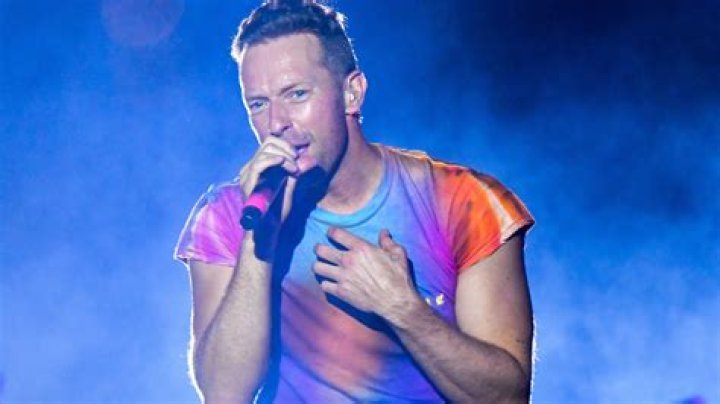 
Coldplay Postpones Shows as Chris Martin Recovers from Lung Infection: ‘Please Accept Our Apologies’ 