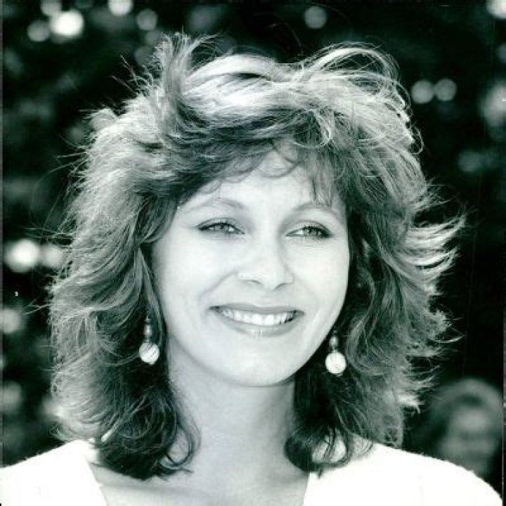 
Debbie Rix Wiki: How Old Is She? Journalist Net Worth And Salary 