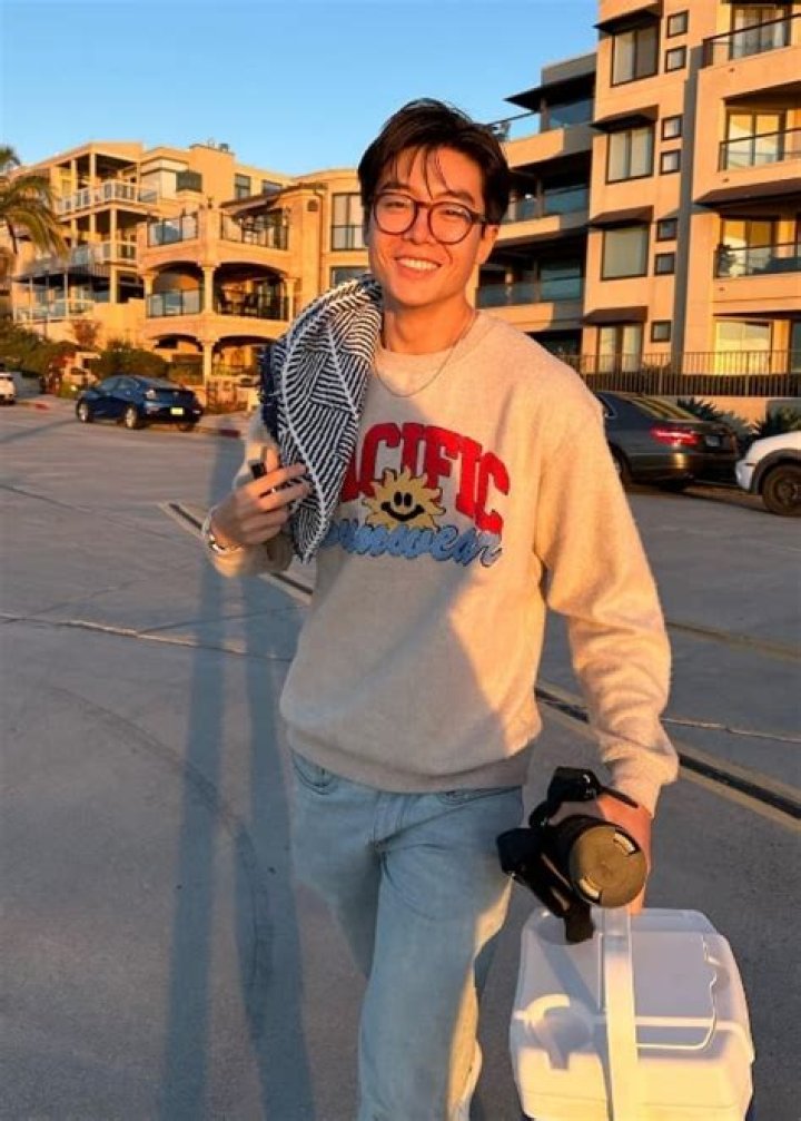 Derek Xiao Height, Weight, Net Worth, Age, Birthday, Wikipedia, Who, Nationality, Biography