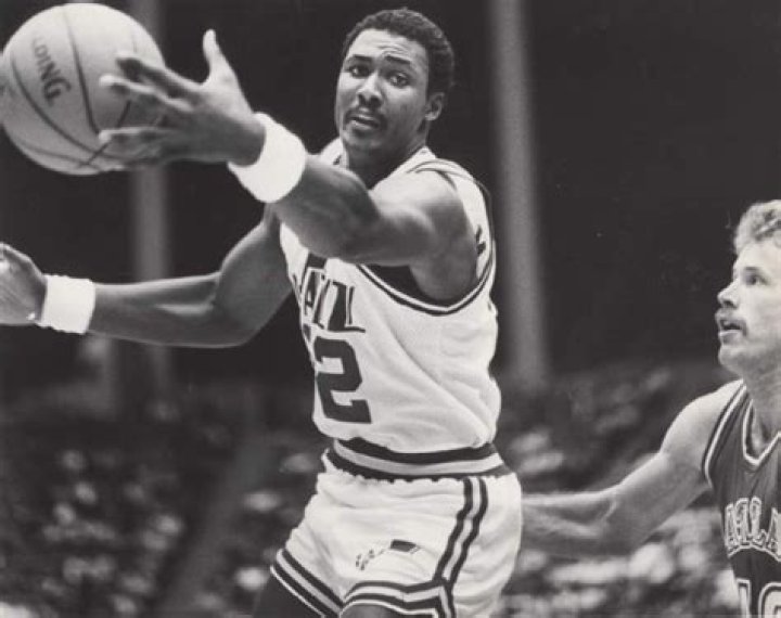 Did Karl Malone Get 13 Year Old Gloria Bell Pregnant? Demetress Bell Mom Today