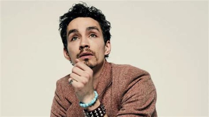 
Does Robert Sheehan Identify As Trans – What Is His Gender? Sexuality Of The Actor 