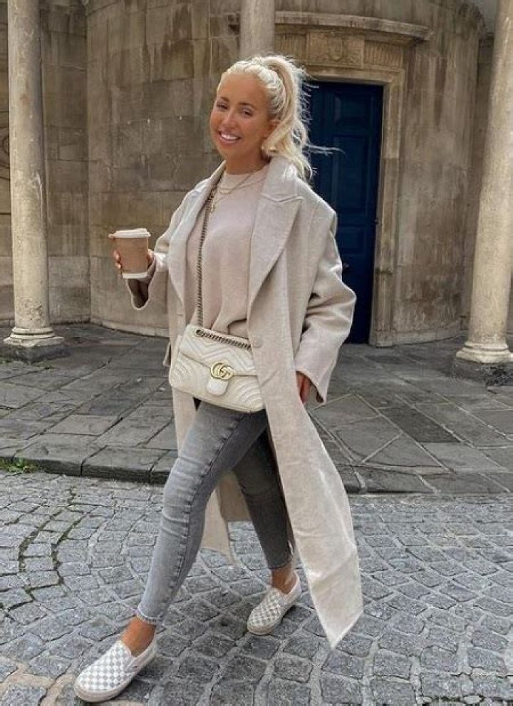 
Elle Darby Height, Weight, Net Worth, Age, Birthday, Wikipedia, Who, Nationality, Biography 