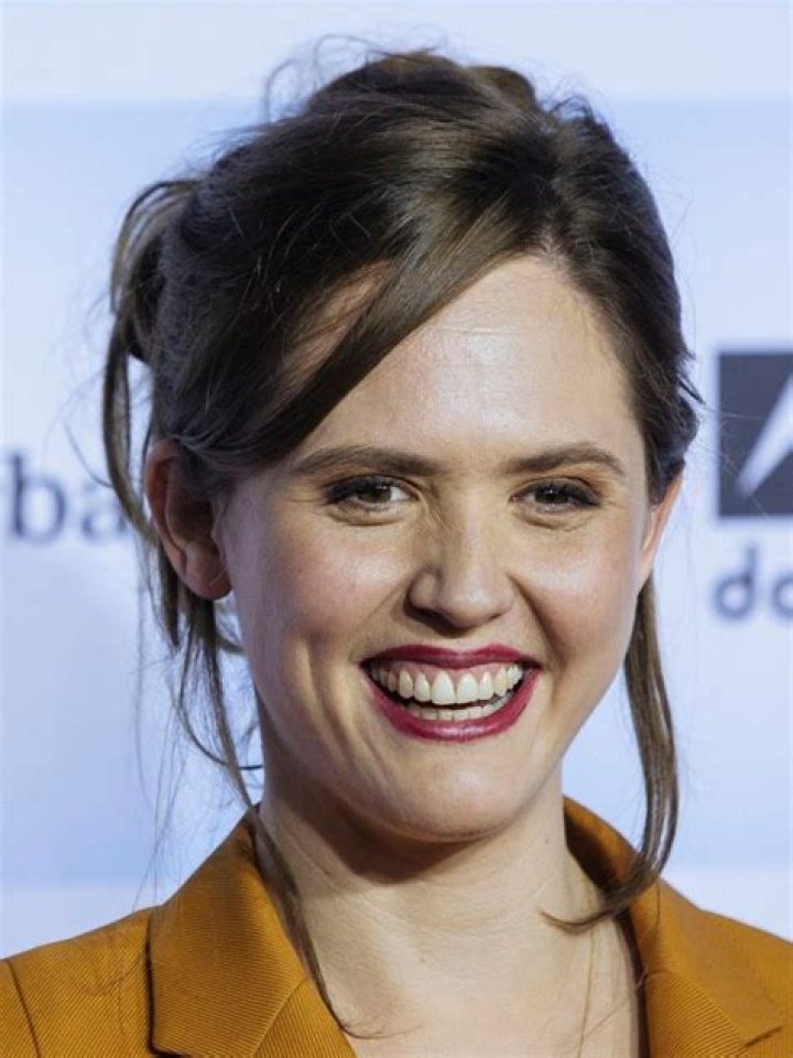 Emily Cox Height, Weight, Net Worth, Age, Birthday, Wikipedia, Who, Nationality, Biography