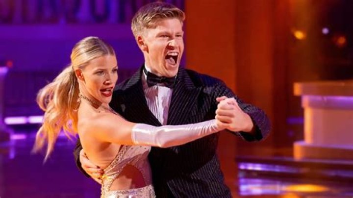 
Eric Murray From Dancing With The Stars Has A Son With Partner Jackie Robertson, More on The Olympic Medalist Turned Reality Star 