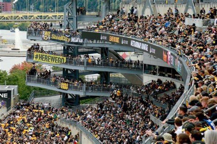 
Fan dies from fall at Acrisure Stadium following Jets-Steelers game 