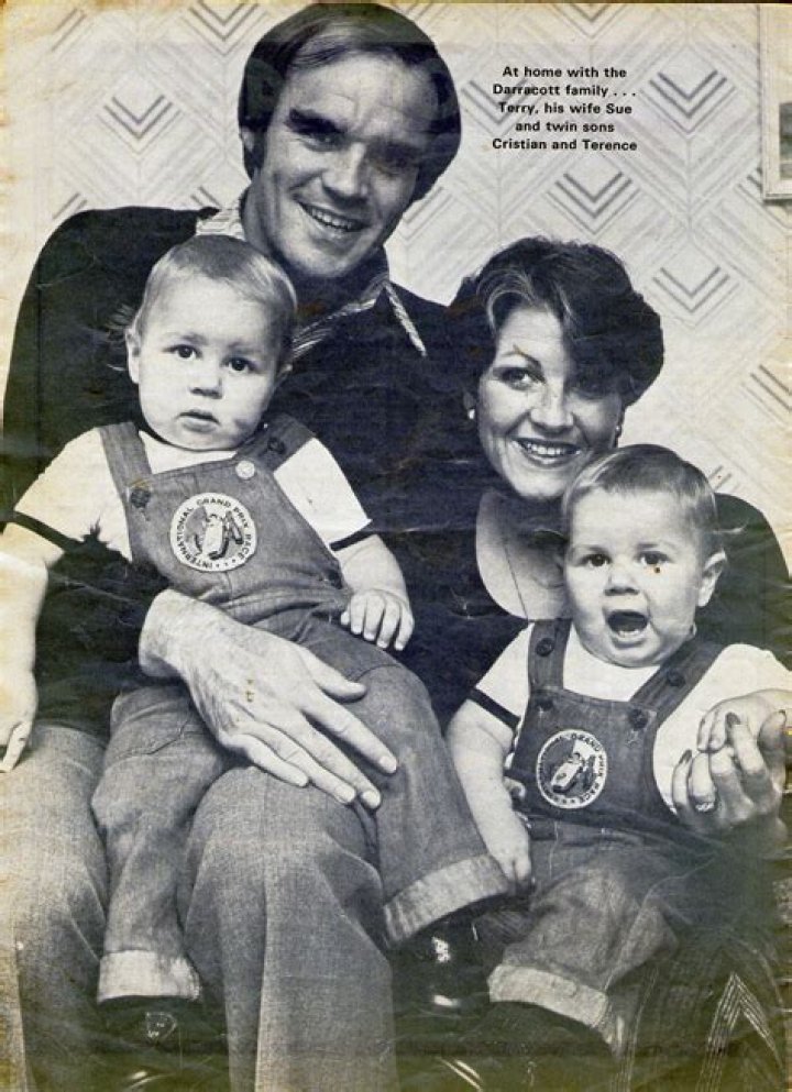 
Former Everton Left Back Terry Darracott Died Age 71, Wife and Family 