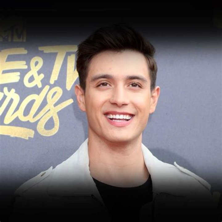 
Gini Conte Height, Weight, Net Worth, Age, Birthday, Wikipedia, Who, Nationality, Biography 