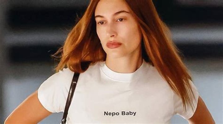
“Gives nothing”: Netizens reacts to Hailey Bieber nepo baby T-shirt amid ongoing debate 