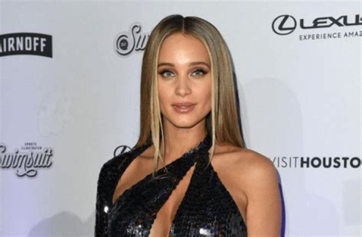 
Hannah Jeter Biography: Is she married? Find out her Kids, Age, Wedding, Net Worth, Brother 