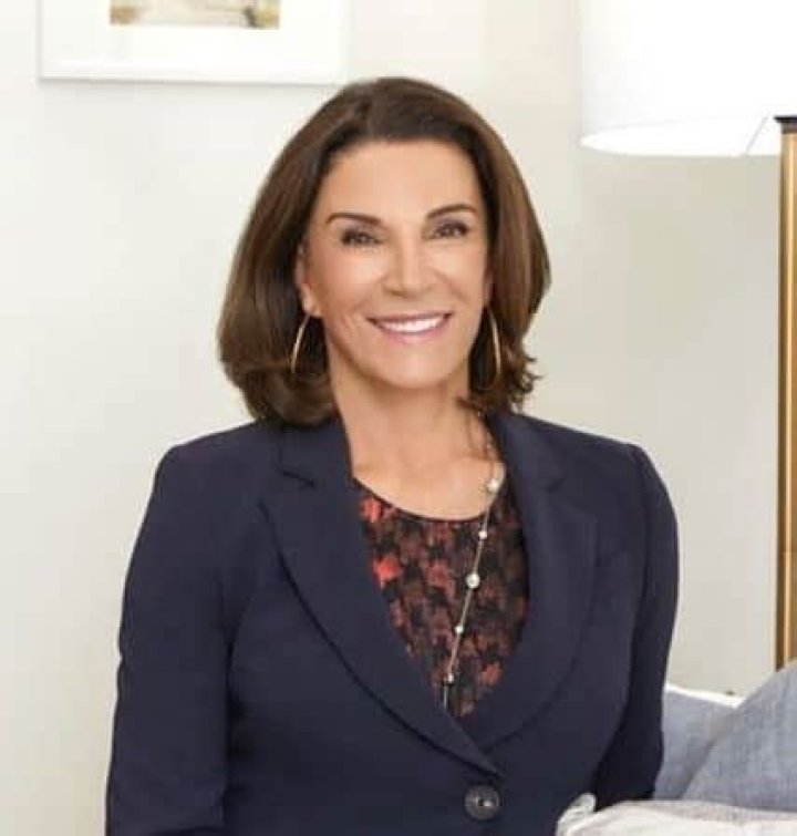 Hilary Farr Height, Weight, Net Worth, Age, Birthday, Wikipedia, Who, Nationality, Biography