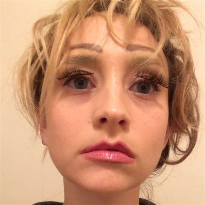 Hillary Anne Matthews Height, Weight, Net Worth, Age, Wiki, Who, Instagram, Biography