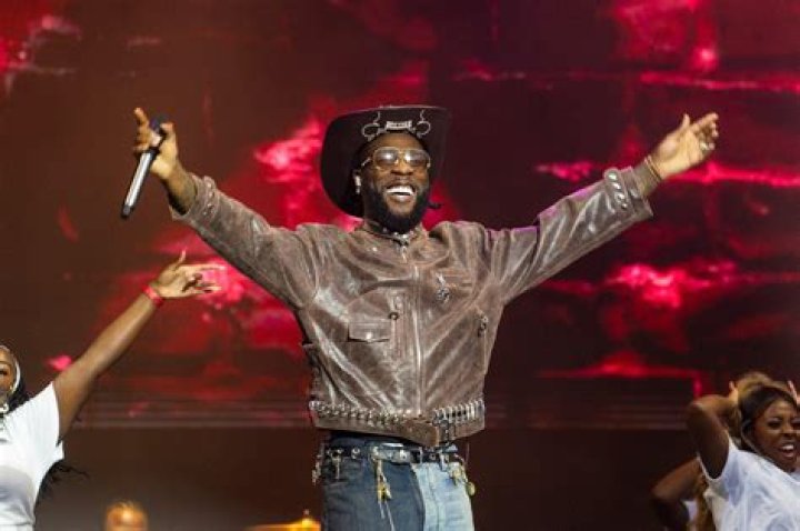 
How Nigerian Musician, Burna Boy Shutdown His Music Concert With His Electrifying Performance 