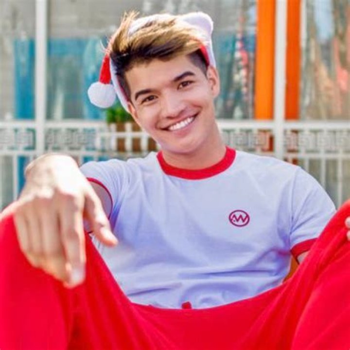 How old is Aaron Burriss? Wiki Biography, age, height, girlfriend, net worth