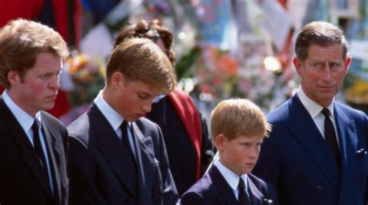 
How Princess Diana’s Brother Charles Spencer Honored Queen Elizabeth At Her Funeral 