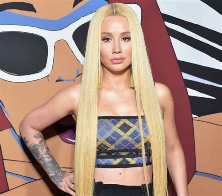 
Iggy Azalea Says She’s Recovering from Back Surgery and ‘Didn’t Walk’ for 3 Weeks 