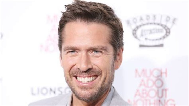 
Is Alexis Denisof returning to How I Met Your Father as Sandy Rivers? 