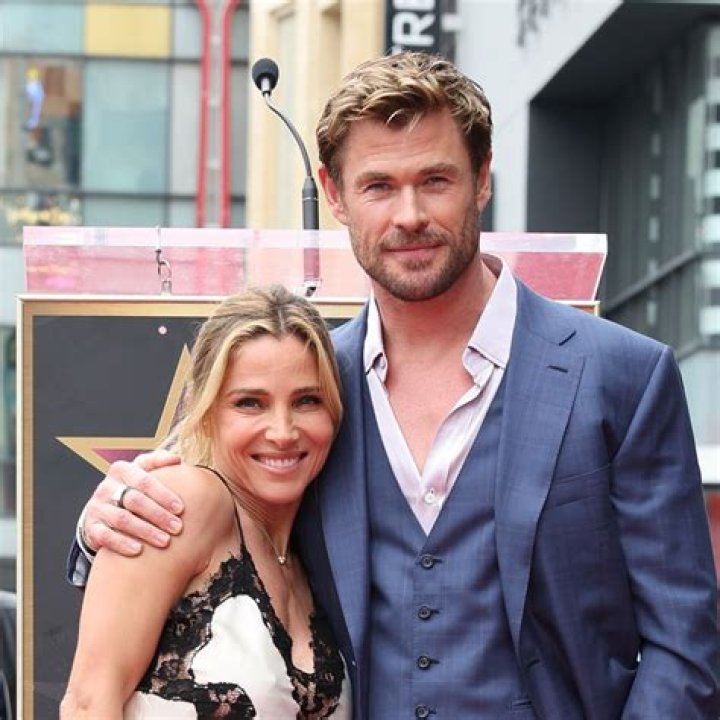 
Is Craig Hemsworth Married or Dating? His Wiki, Age, Wife, Job and Net worth 