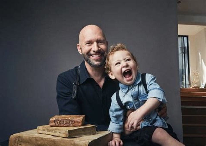 Is Neil Strauss Married to a Wife? Or Dating a Girlfriend? Past Relationships.