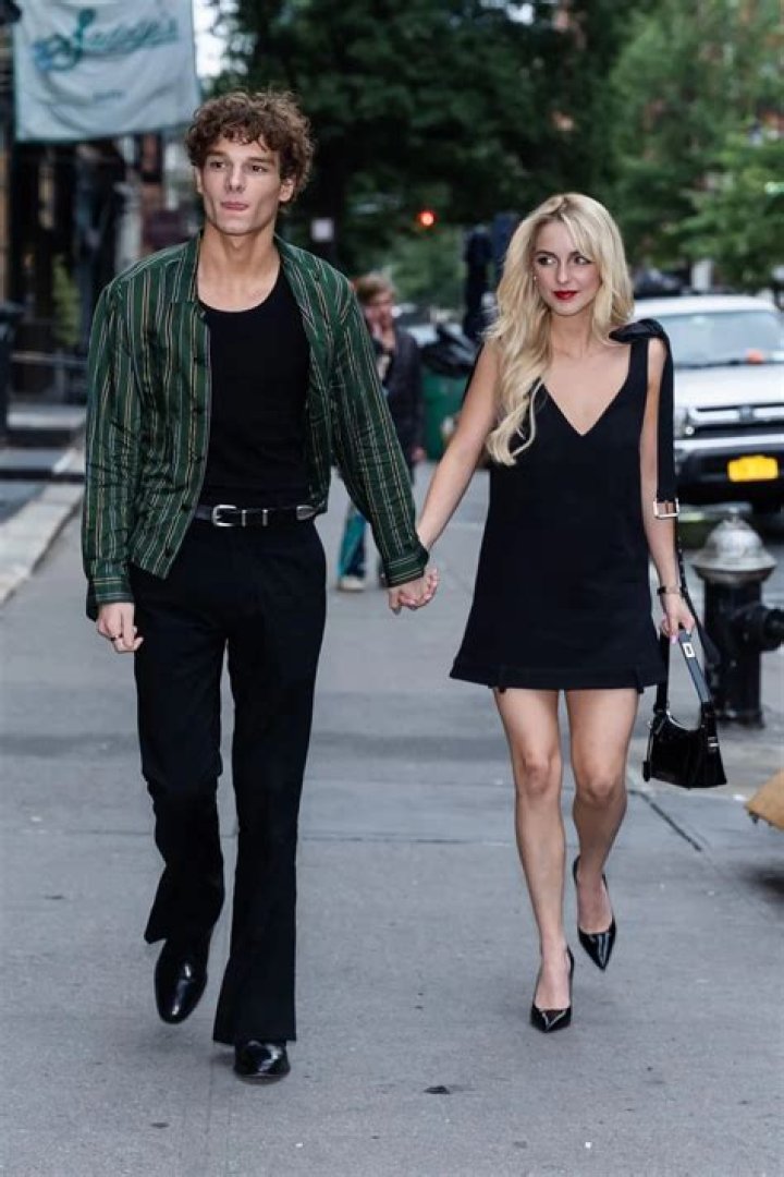 
Is Rebecca Kenna Married? Husband Or Boyfriend – Relationship Explored 