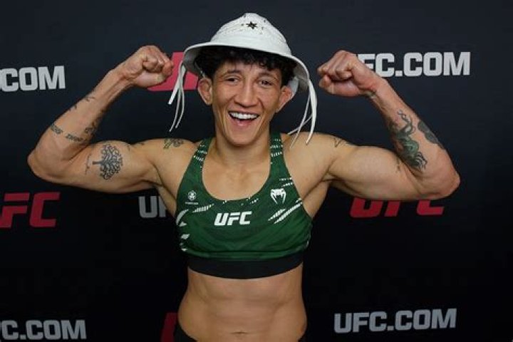 
Is Virna Jandiroba A Trans Man Or Woman? Brazilian MMA Fighter Opens Up About Her Sexuality 