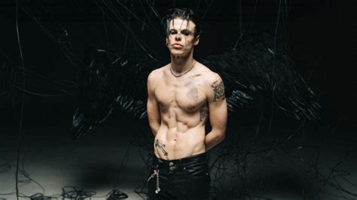
Is Yungblud Gay? Age, Height, Net Worth 