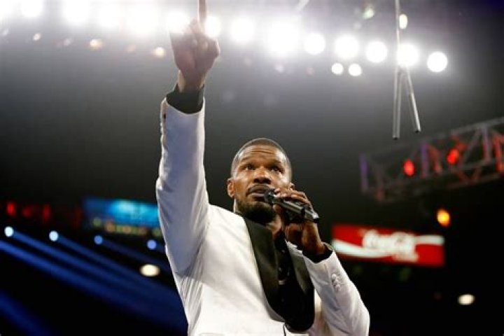 
Jamie Foxx Performs The Song ‘Gold Digger’ With Diplo At Vegas 