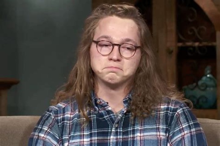 
Janelle Brown’s Son Gabe Breaks Down in Tears as He Recalls Dad Kody Brown Forgetting His Birthday 