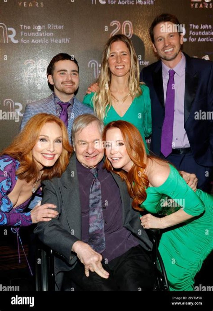 
Jason Ritter family: Grandfather Tex Ritter, grandmother Dorothy Fay, father John Ritter, mother Nancy Morgan, stepmother Amy Yasbeck, brother Tyler Ritter 