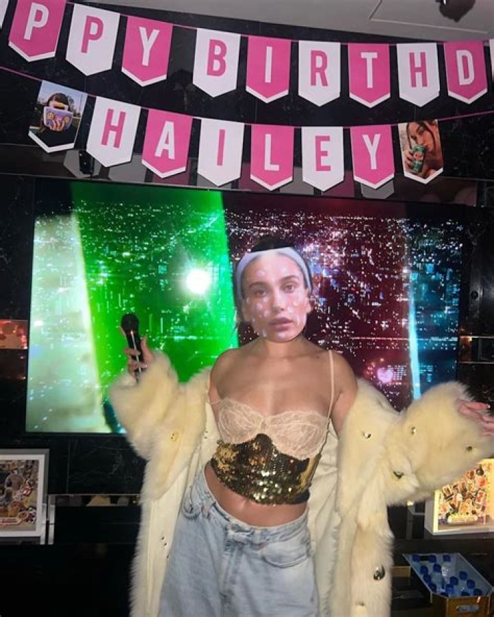 
Justin Bieber and Hailey Baldwin Bieber Share Photos from Model’s 26th Birthday Celebration in Tokyo 