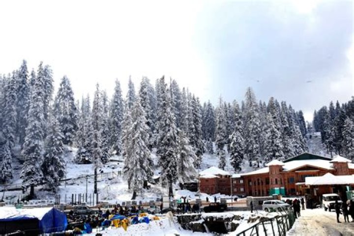 
Kashmir gets season’s first snowfall in Gulmarg 