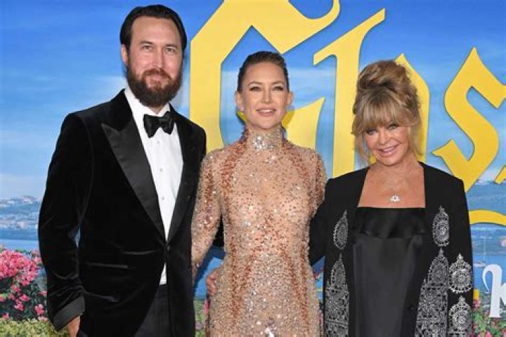 
Kate Hudson Credits Parents Goldie Hawn and Kurt Russell for Her ‘Bull—- Detector’ 