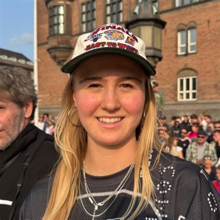 
Keet Oldenbeuving Height, Weight, Net Worth, Age, Birthday, Wikipedia, Who, Nationality, Biography 