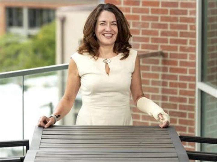 Kelly Brough Height, Weight, Net Worth, Age, Birthday, Wikipedia, Who, Nationality, Biography