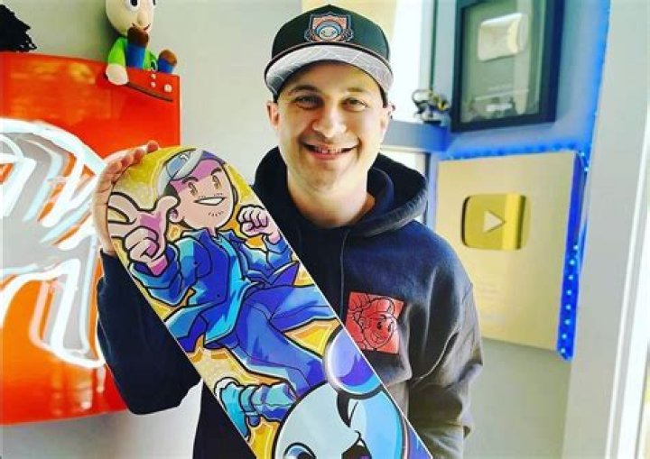 Kindly Keyin Height, Weight, Net Worth, Age, Birthday, Wikipedia, Who, Nationality, Biography