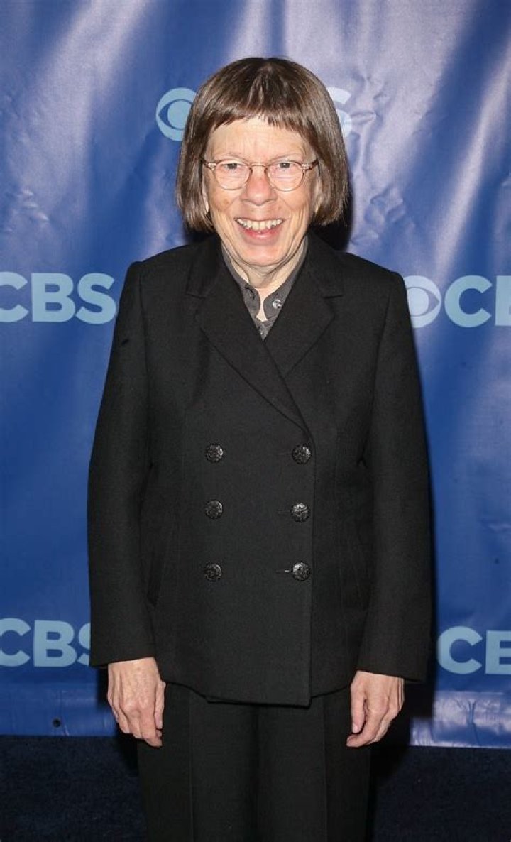 Linda Hunt Height, Weight, Net Worth, Age, Birthday, Wikipedia, Who, Nationality, Biography