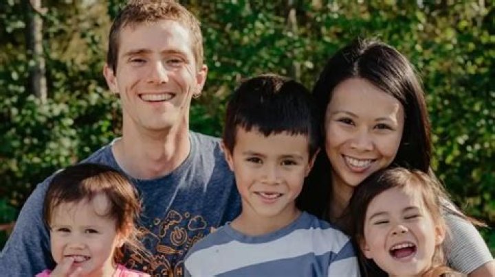 
Linus Sebastian Siblings Names Revealed 